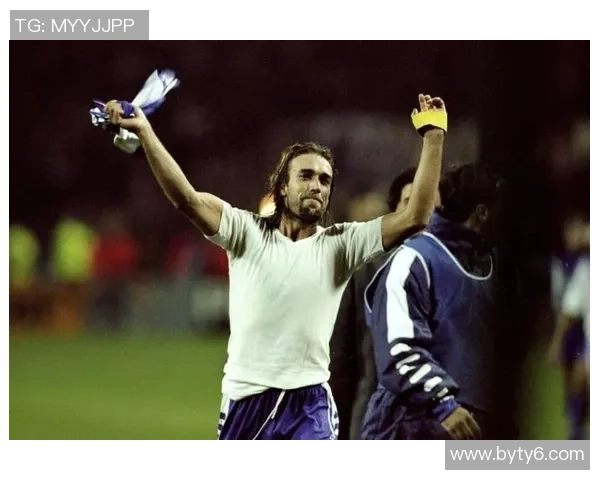 足球明星真实照片：球场上与生活中的不同面孔展现