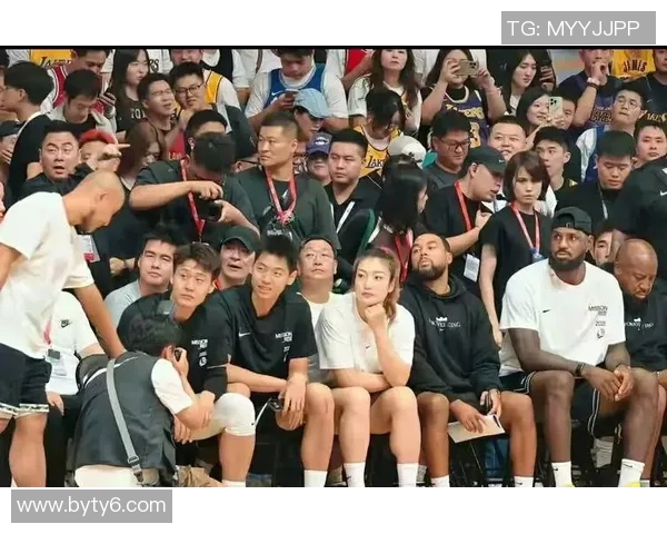 足球巨星观战篮球巅峰对决引发跨界热议球迷直呼画面梦幻